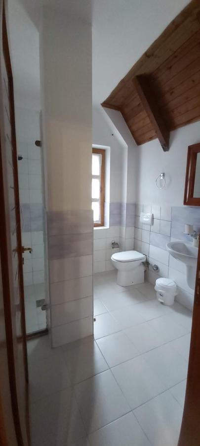 Gjecaj And Restaurant Bed & Breakfast 3*