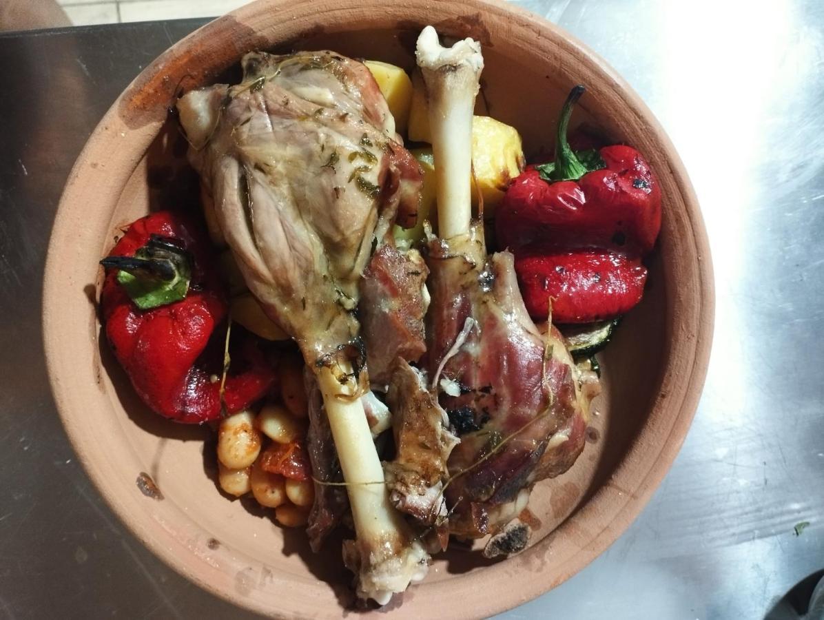 Gjecaj And Restaurant Bed & Breakfast