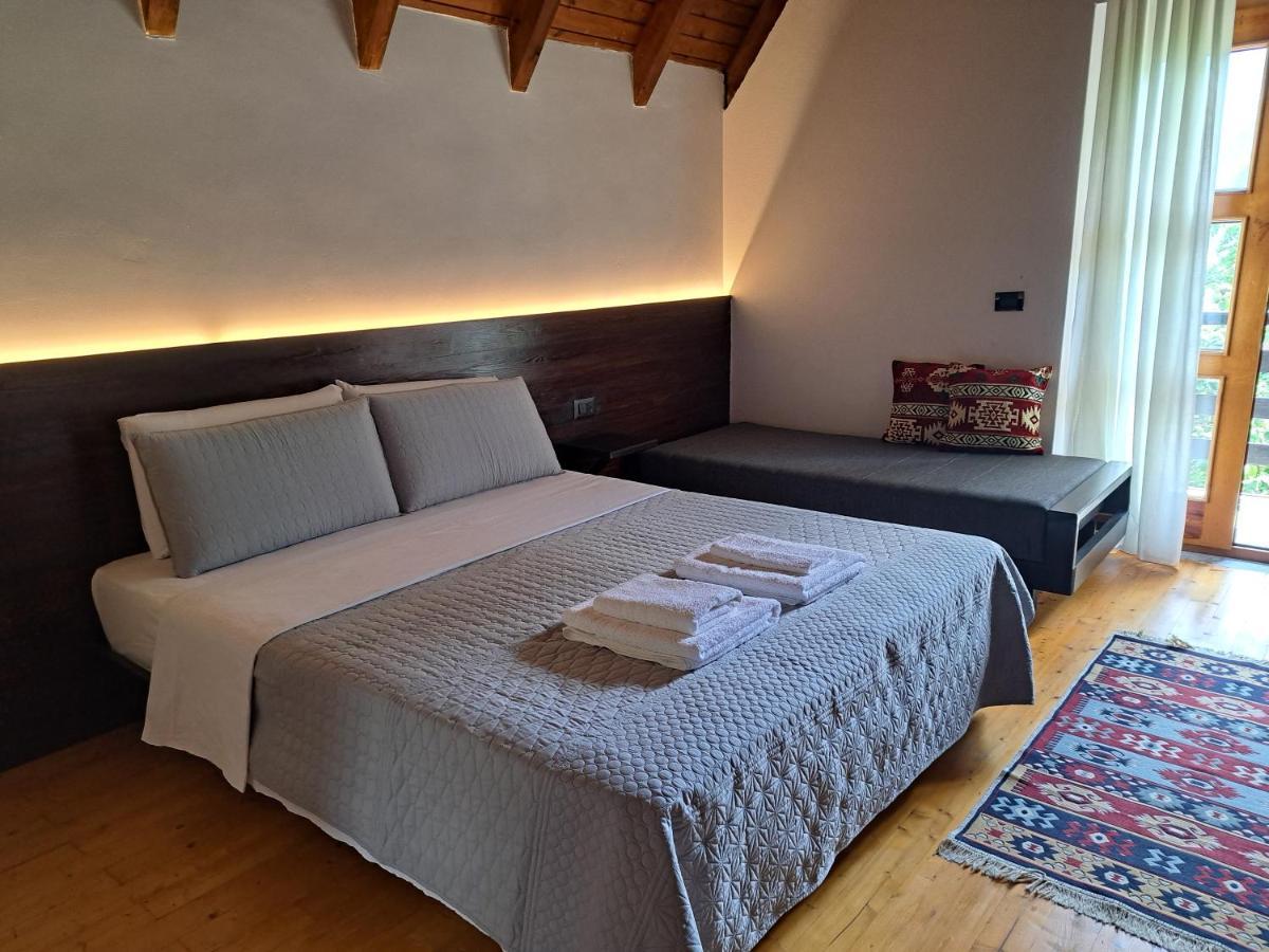 Gjecaj And Restaurant 3*