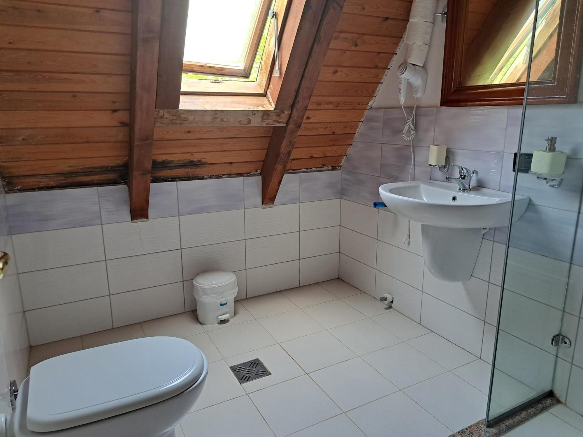 Bed & Breakfast Gjecaj And Restaurant Theth
