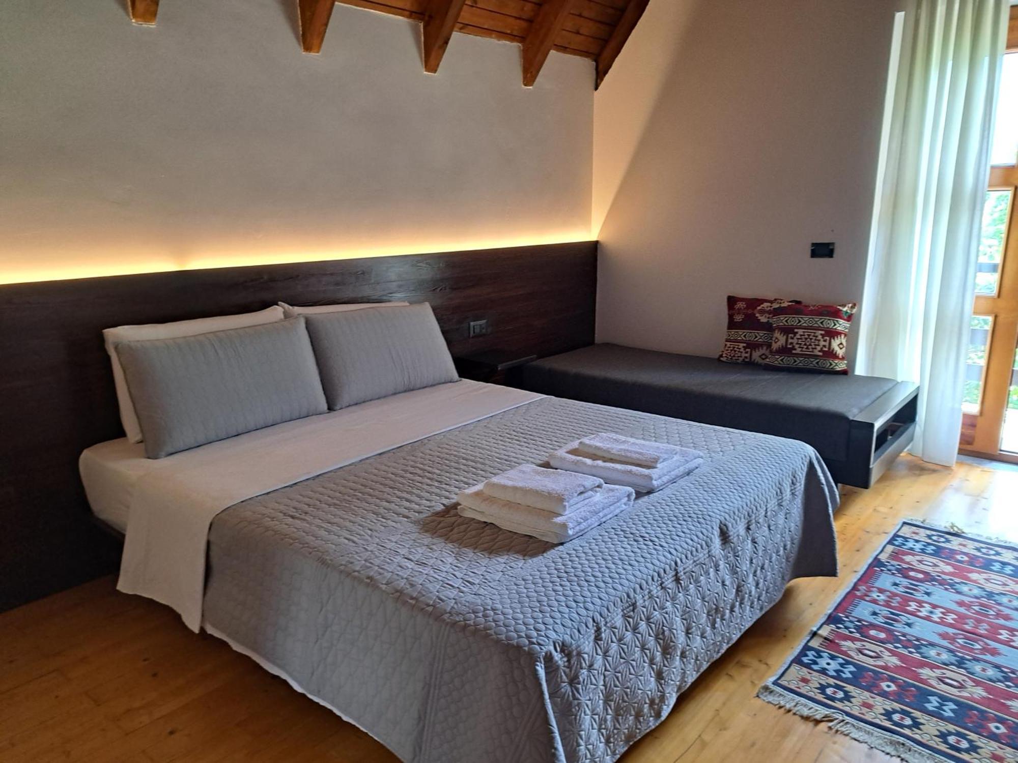 Gjecaj And Restaurant Bed & Breakfast