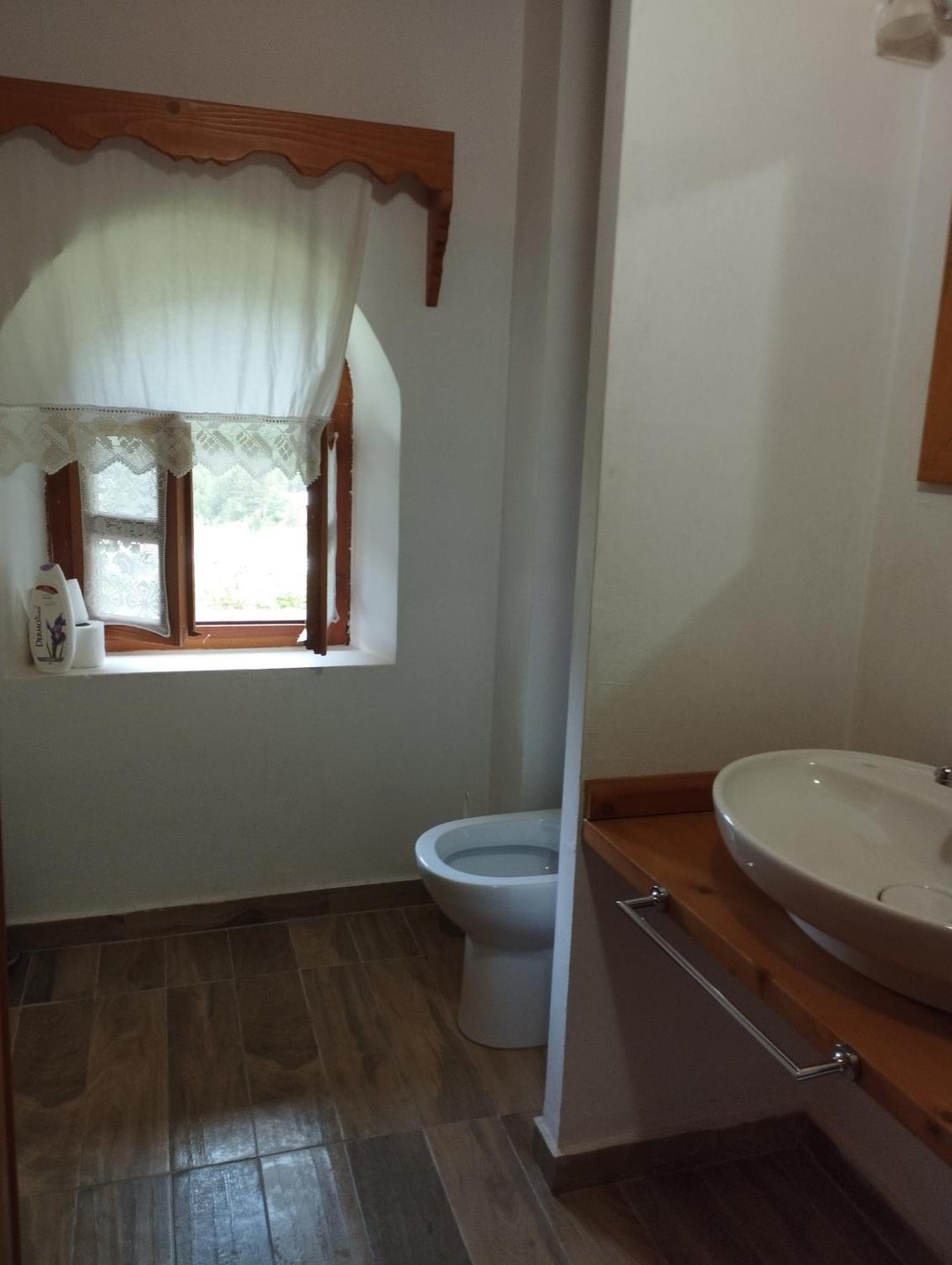 Gjecaj And Restaurant 3*